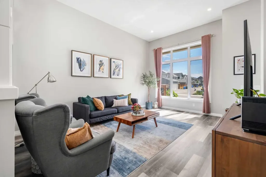 374 Magnolia Square SE Calgary AB T3M 2W4