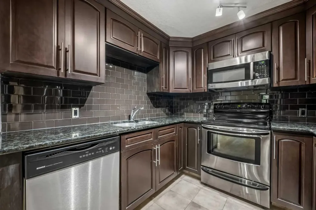 2010 35 Avenue SW Calgary AB T2T 2E1