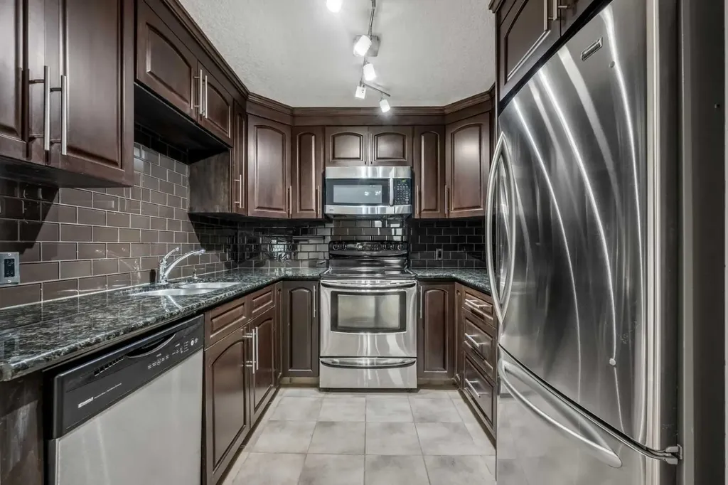 2010 35 Avenue SW Calgary AB T2T 2E1