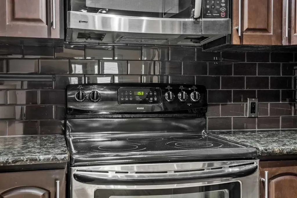 2010 35 Avenue SW Calgary AB T2T 2E1