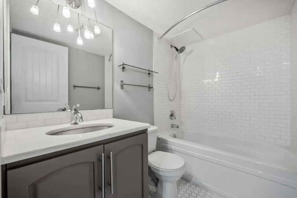 2010 35 Avenue SW Calgary AB T2T 2E1