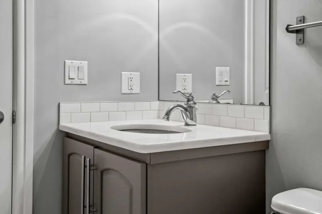 2010 35 Avenue SW Calgary AB T2T 2E1