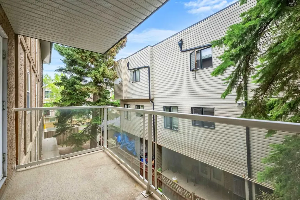 2010 35 Avenue SW Calgary AB T2T 2E1