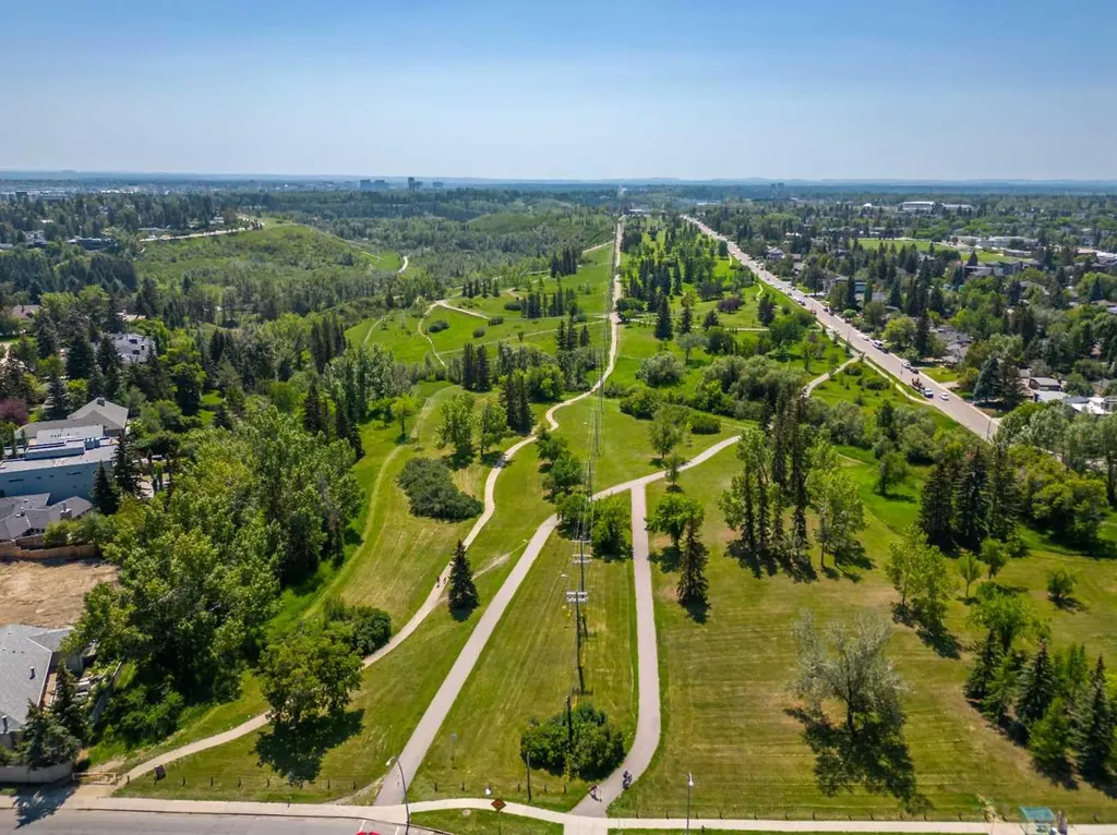 2010 35 Avenue SW Calgary AB T2T 2E1