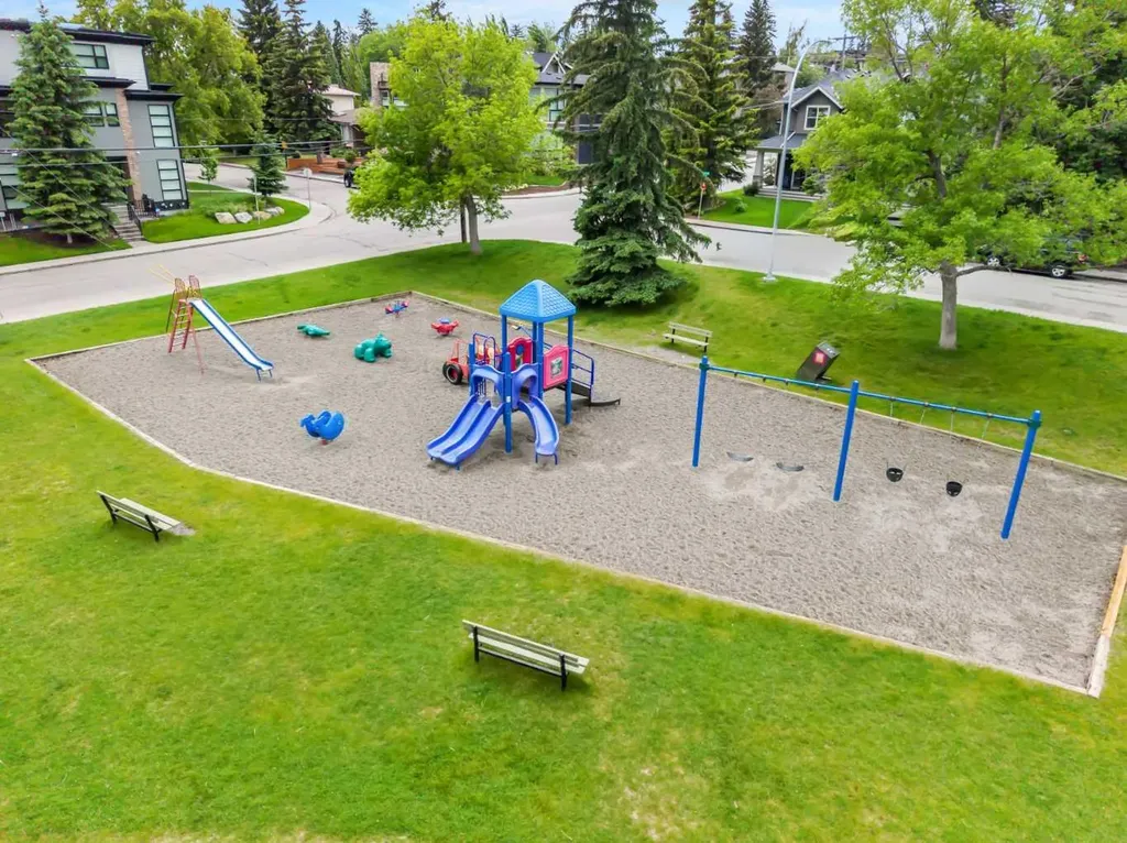 2010 35 Avenue SW Calgary AB T2T 2E1