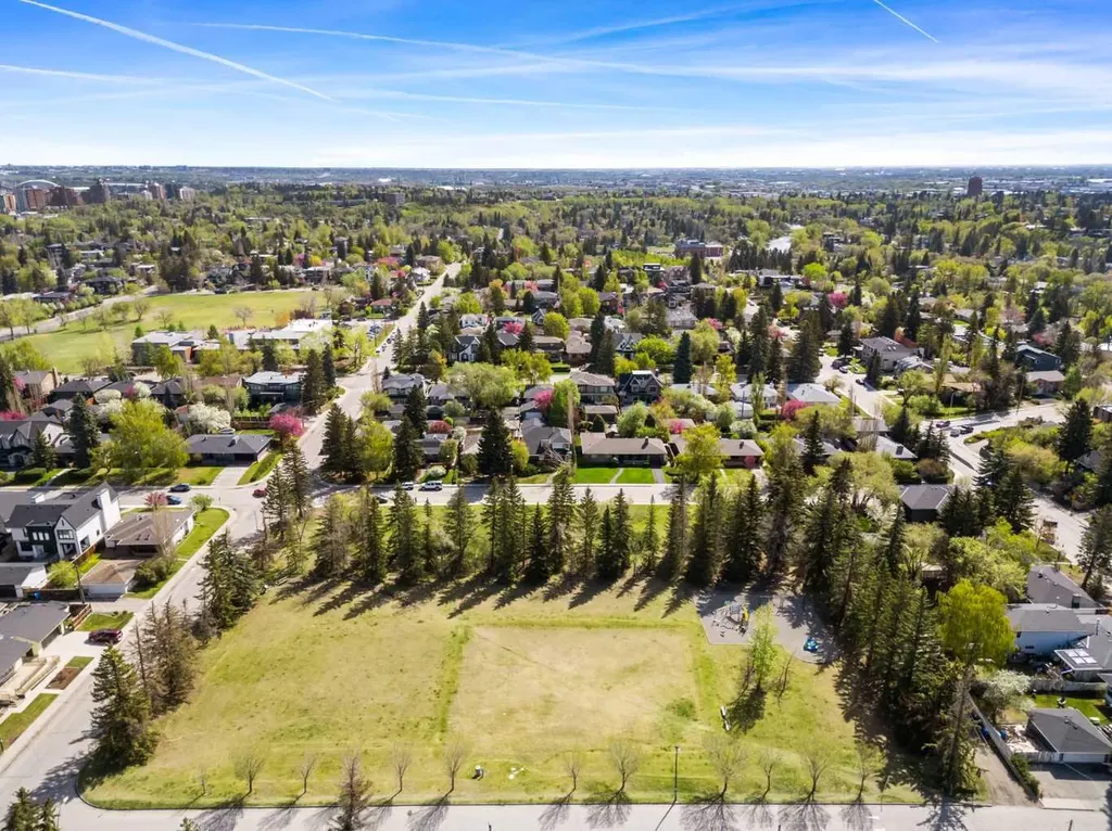 2010 35 Avenue SW Calgary AB T2T 2E1