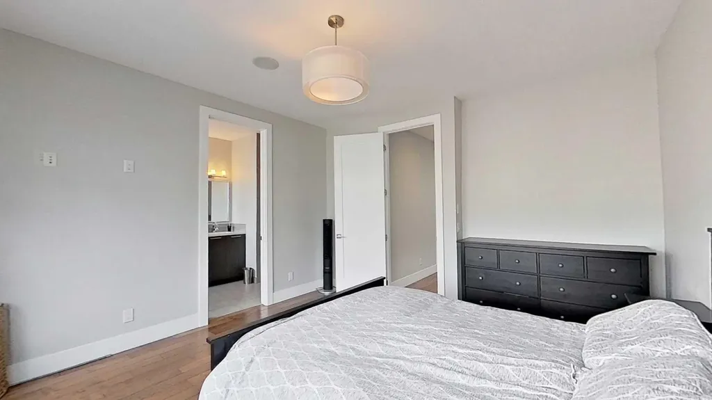 1820 37 Avenue SW Calgary AB T2T2H4