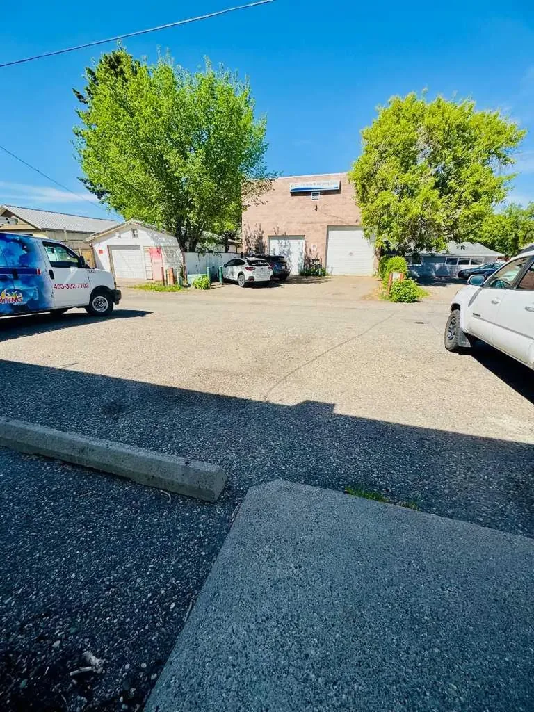 256 13 Street N Lethbridge AB T1H 2R7