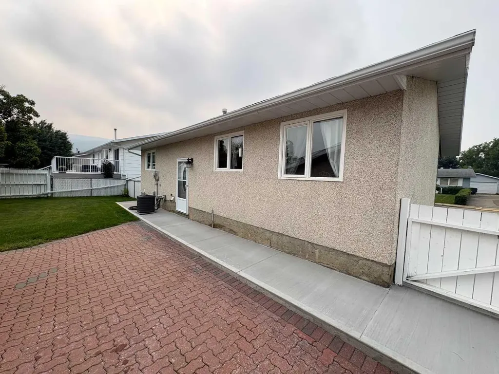 9610 79 Avenue Peace River AB T8S 1E6