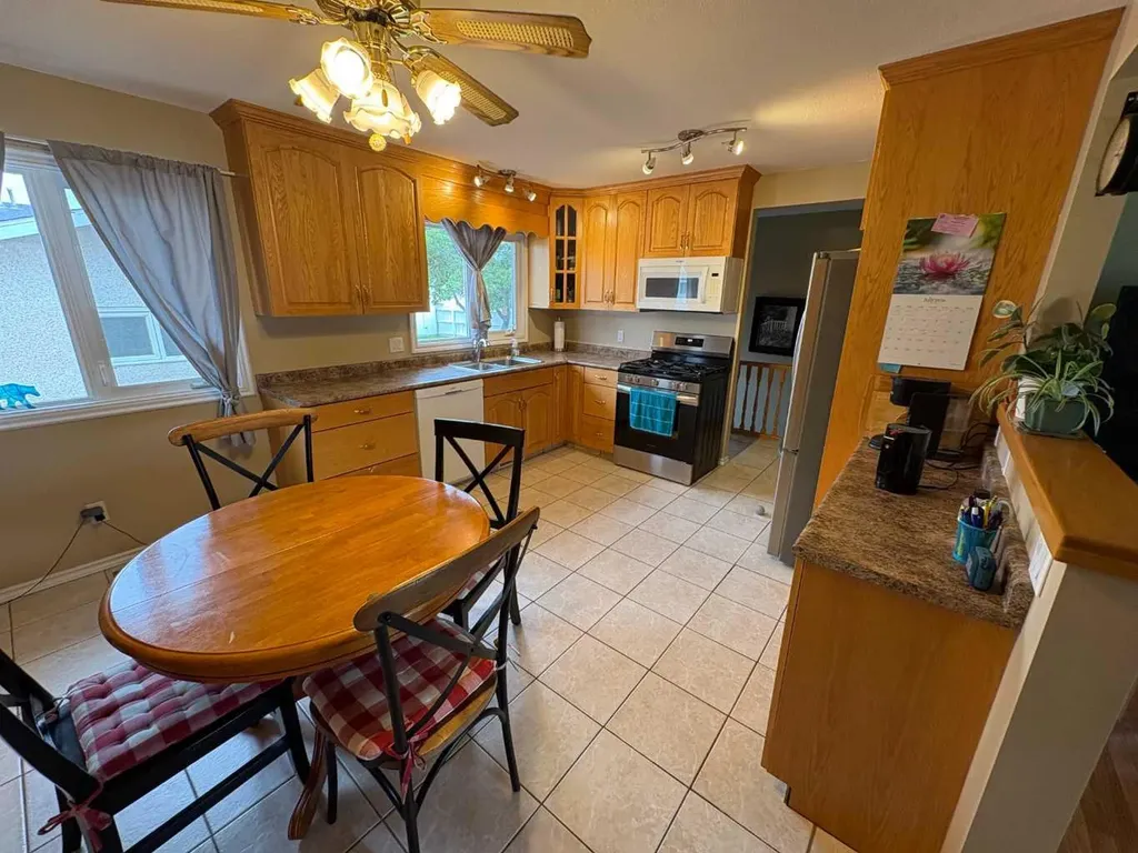 9610 79 Avenue Peace River AB T8S 1E6