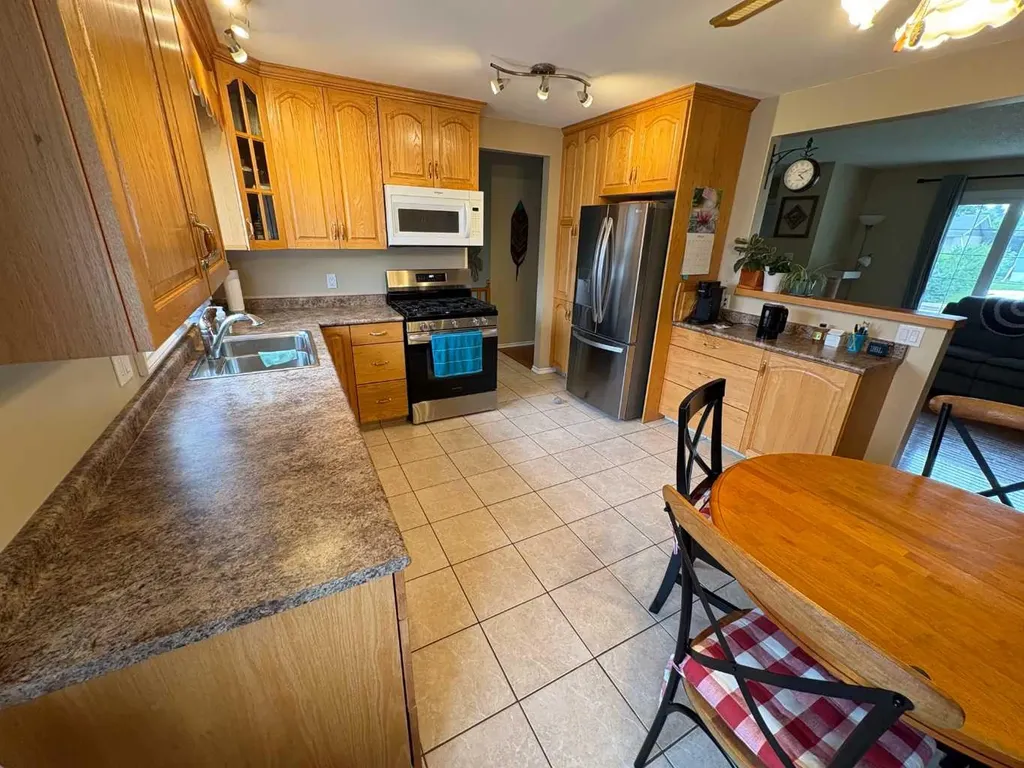 9610 79 Avenue Peace River AB T8S 1E6