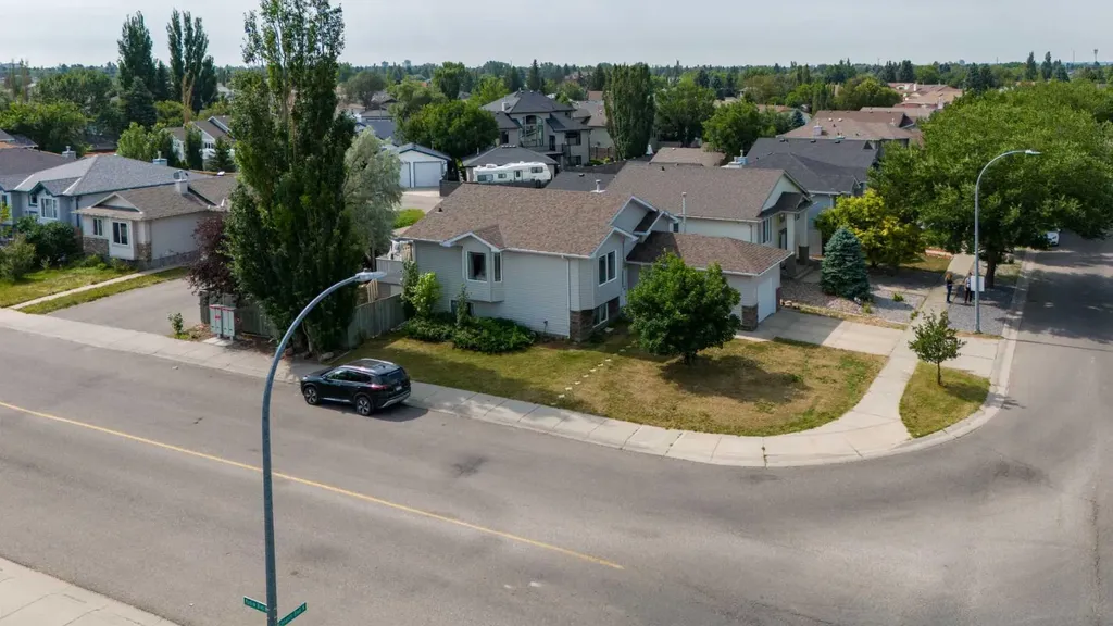 218 Uplands Boulevard N Lethbridge AB T1H 6S6