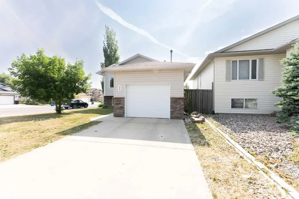 218 Uplands Boulevard N Lethbridge AB T1H 6S6