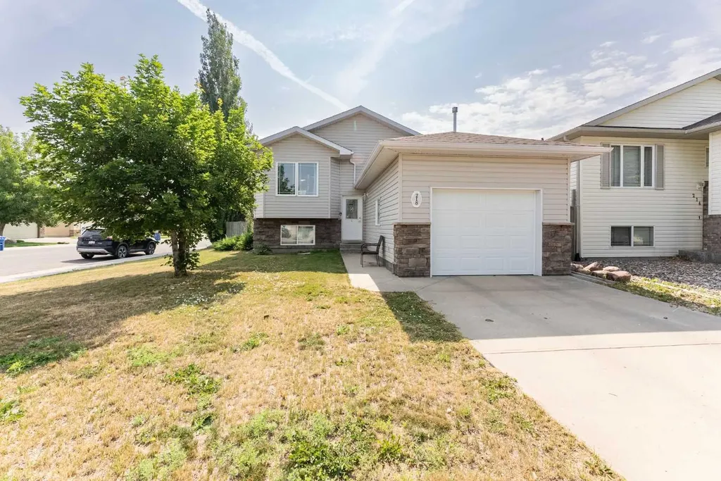 218 Uplands Boulevard N Lethbridge AB T1H 6S6