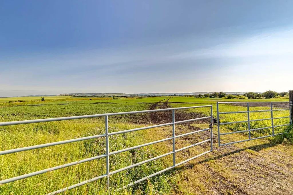 370 Avenue W Rural Foothills County AB T0L 0H0