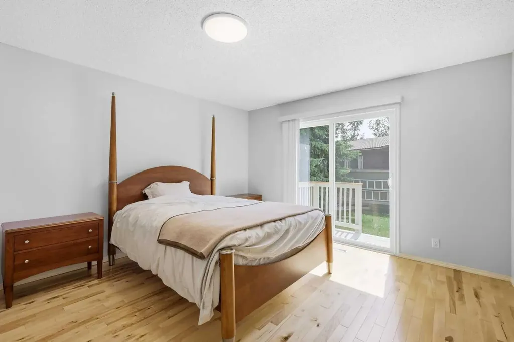 416 Brookpark Drive SW Calgary AB T2W 3N7