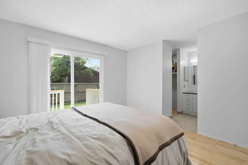 416 Brookpark Drive SW Calgary AB T2W 3N7