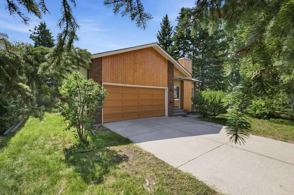 416 Brookpark Drive SW Calgary AB T2W 3N7
