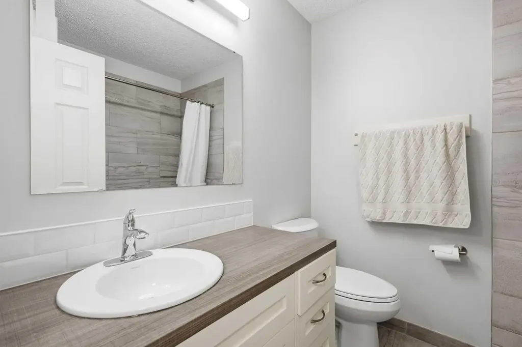 416 Brookpark Drive SW Calgary AB T2W 3N7