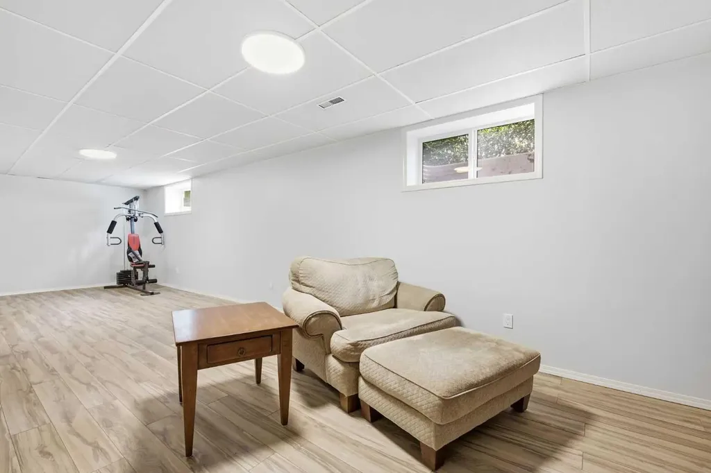 416 Brookpark Drive SW Calgary AB T2W 3N7