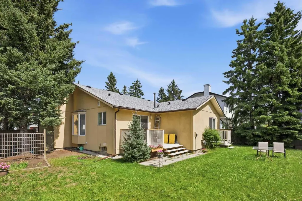 416 Brookpark Drive SW Calgary AB T2W 3N7