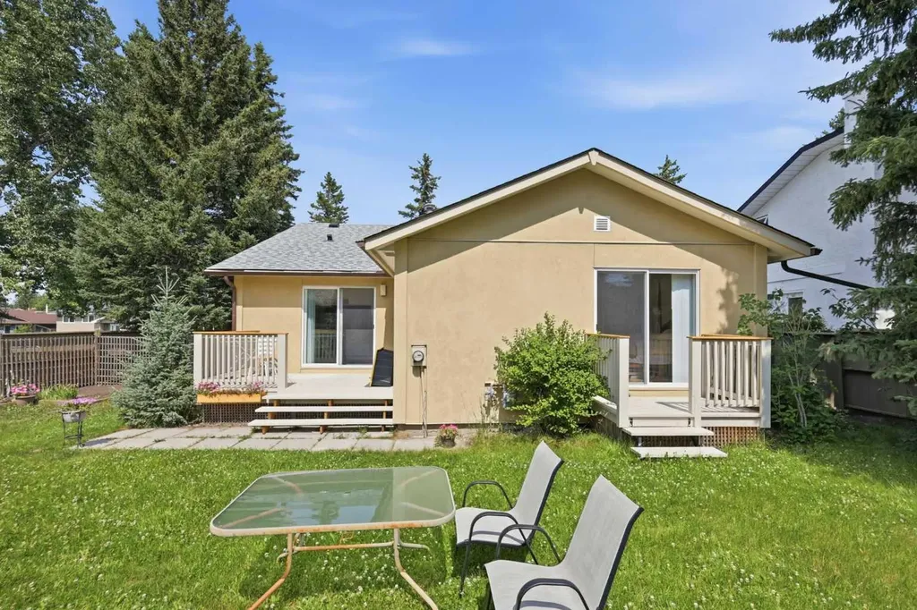 416 Brookpark Drive SW Calgary AB T2W 3N7