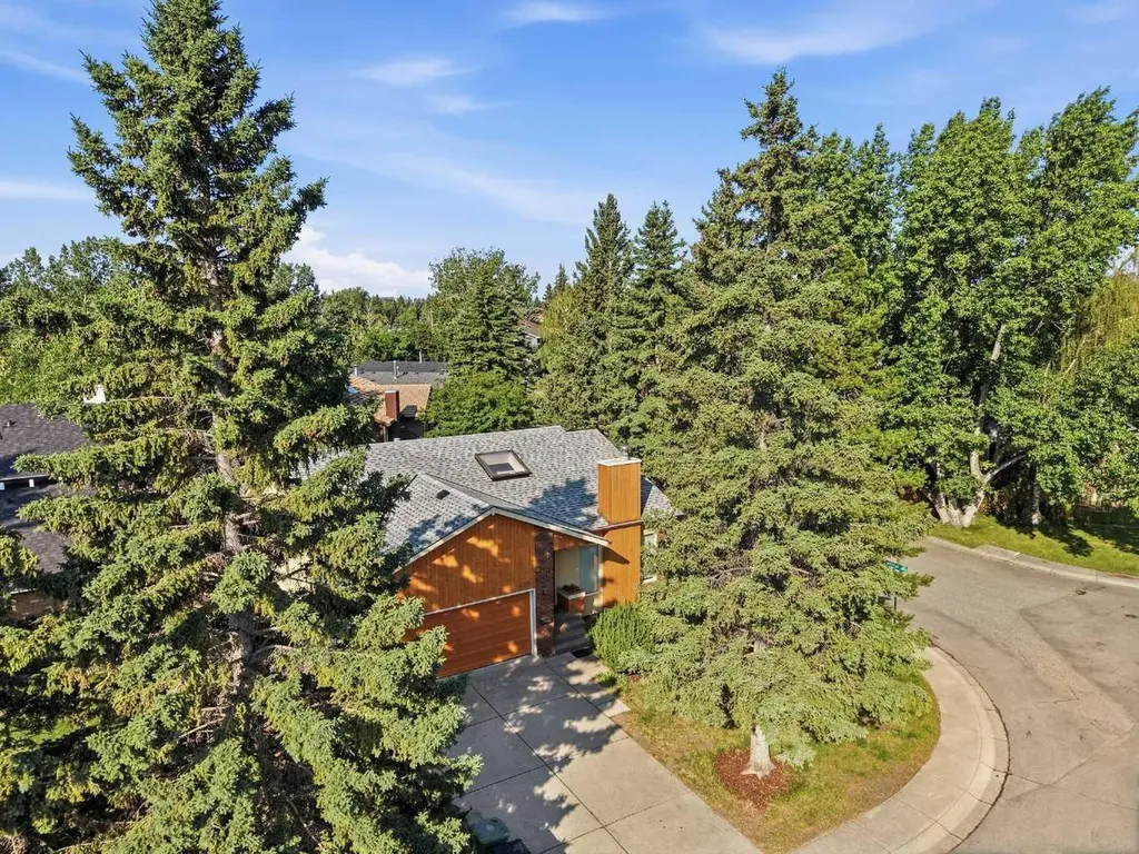 416 Brookpark Drive SW Calgary AB T2W 3N7