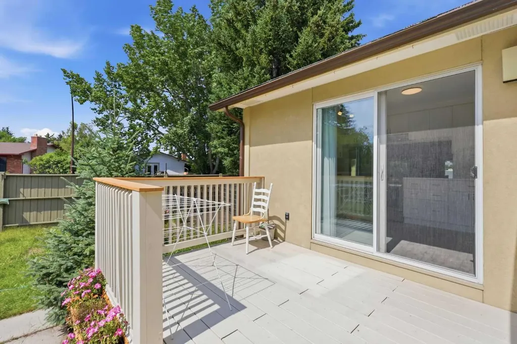 416 Brookpark Drive SW Calgary AB T2W 3N7