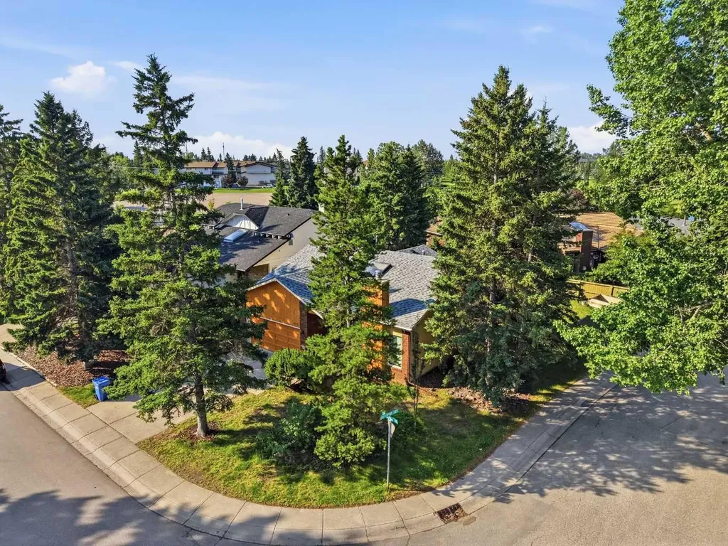 416 Brookpark Drive SW Calgary AB T2W 3N7