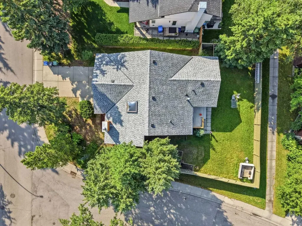 416 Brookpark Drive SW Calgary AB T2W 3N7