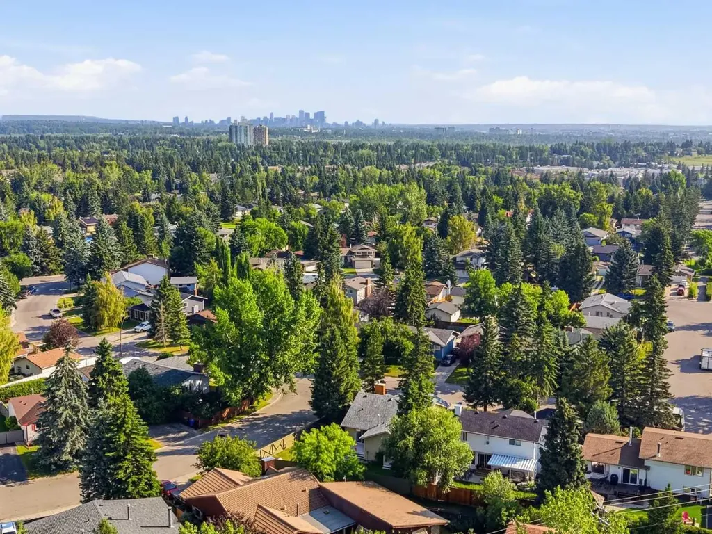 416 Brookpark Drive SW Calgary AB T2W 3N7