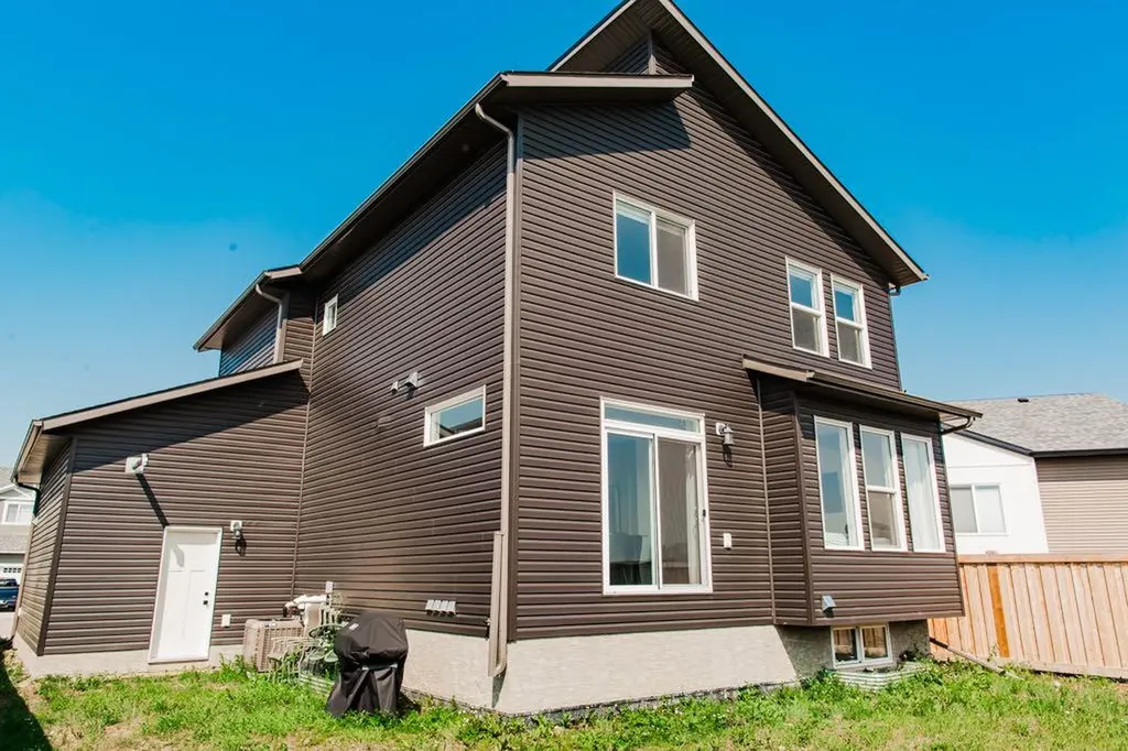 13521 104a Street Grande Prairie AB T8V 6K9