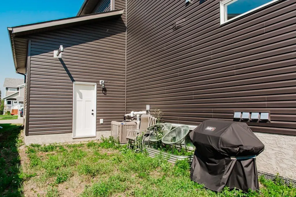 13521 104a Street Grande Prairie AB T8V 6K9