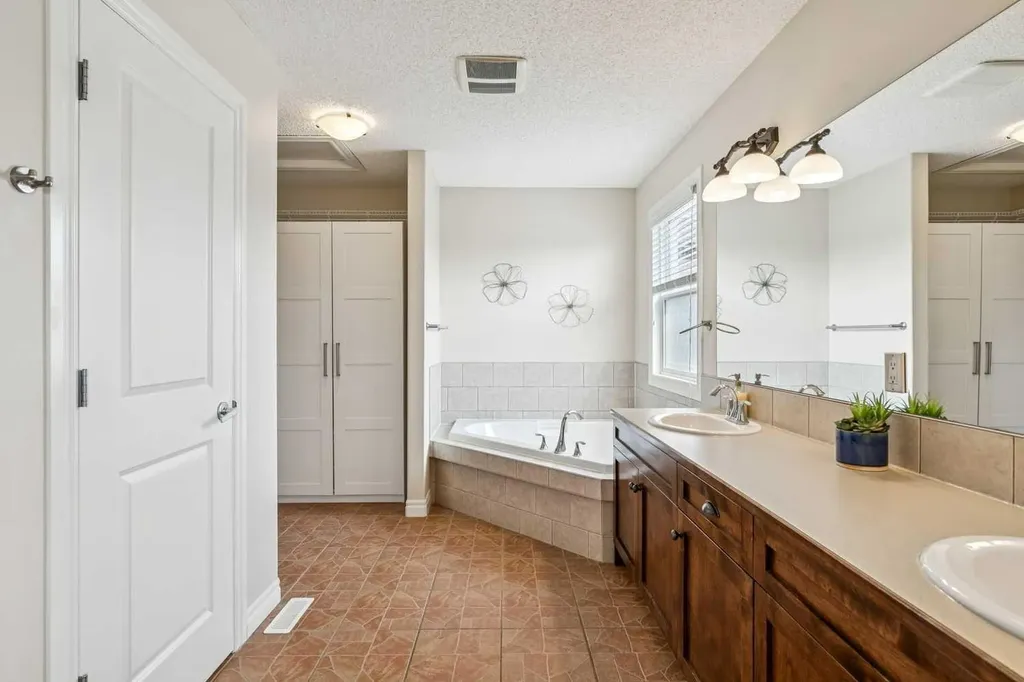101 Drake Landing View Okotoks AB T1S 0A1