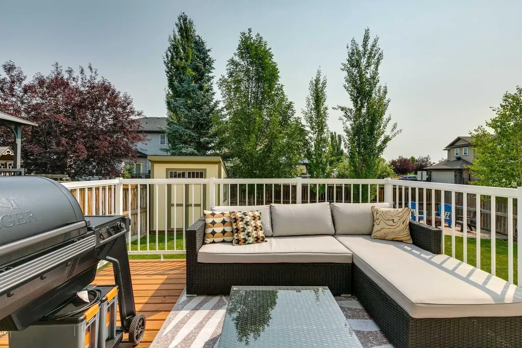 101 Drake Landing View Okotoks AB T1S 0A1