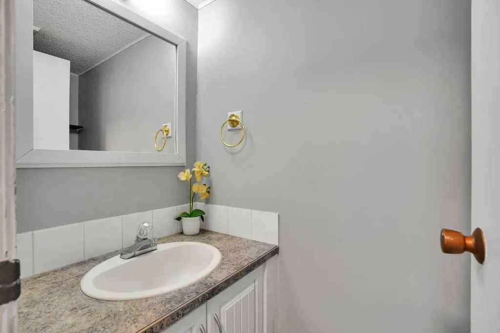 36 Falton Court NE Calgary AB T3J 1J3
