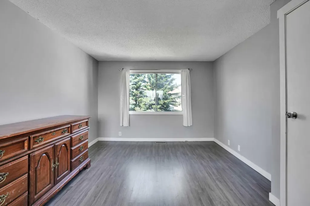 36 Falton Court NE Calgary AB T3J 1J3