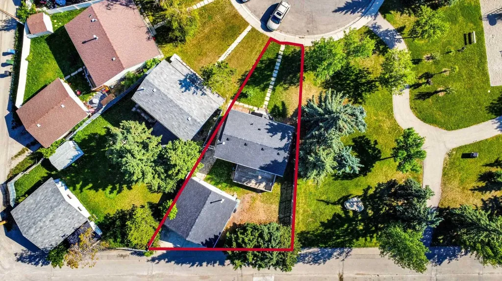 36 Falton Court NE Calgary AB T3J 1J3