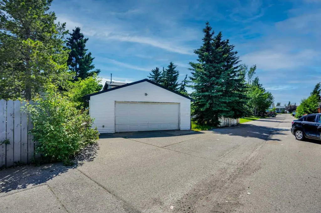 36 Falton Court NE Calgary AB T3J 1J3