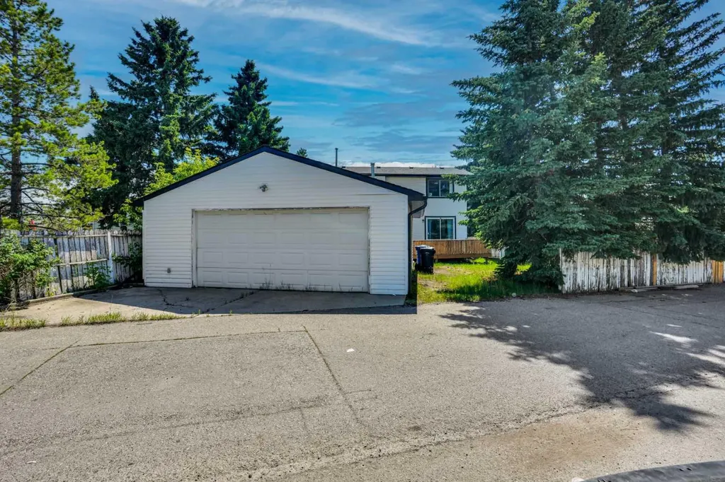 36 Falton Court NE Calgary AB T3J 1J3