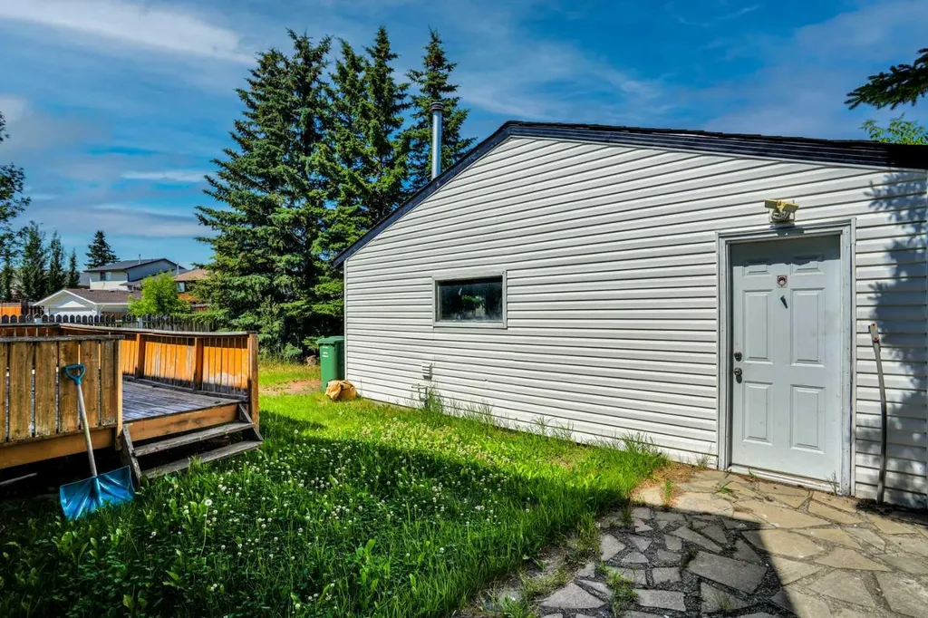 36 Falton Court NE Calgary AB T3J 1J3