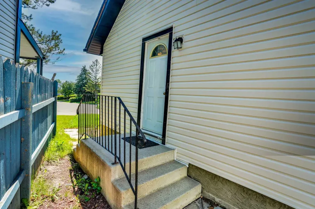 36 Falton Court NE Calgary AB T3J 1J3
