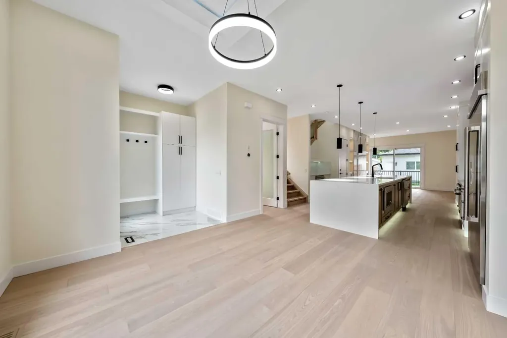2431 23 Street NW Calgary AB T2M 3y3