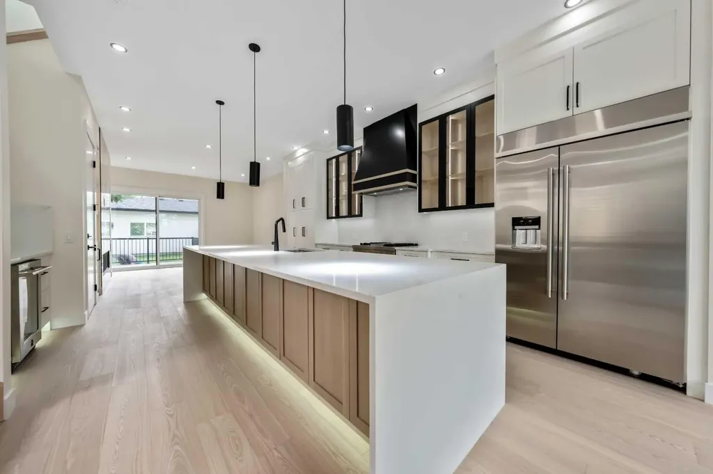 2431 23 Street NW Calgary AB T2M 3y3