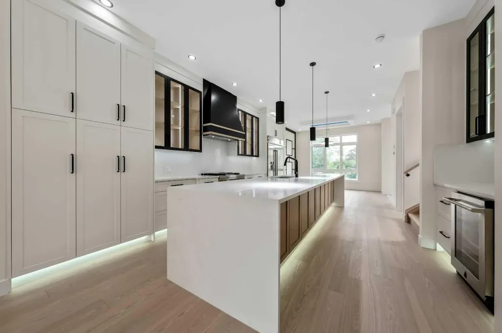 2431 23 Street NW Calgary AB T2M 3y3