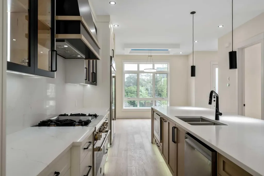 2431 23 Street NW Calgary AB T2M 3y3