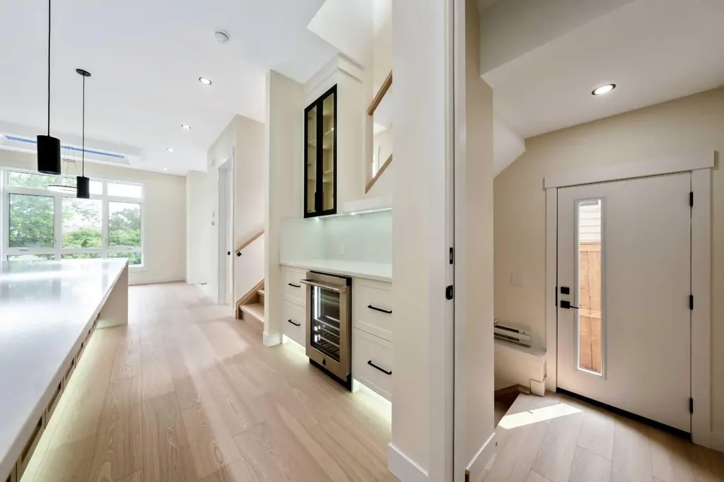 2431 23 Street NW Calgary AB T2M 3y3