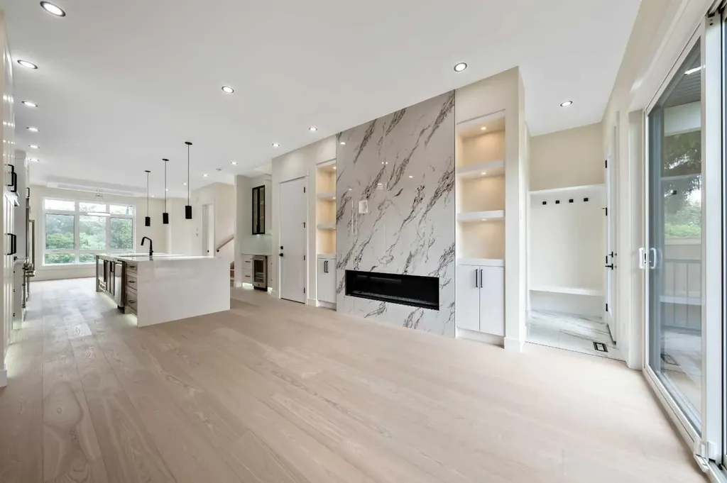 2431 23 Street NW Calgary AB T2M 3y3