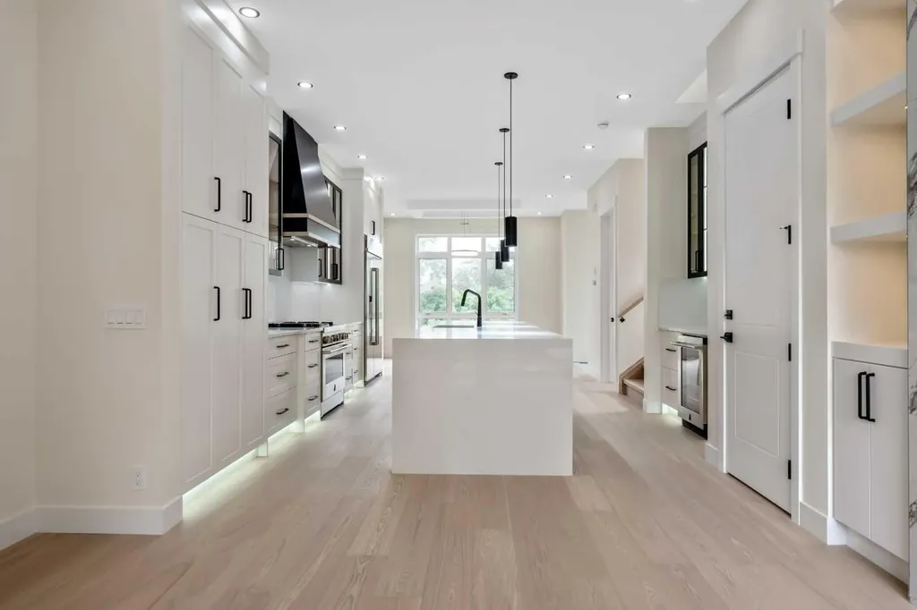 2431 23 Street NW Calgary AB T2M 3y3