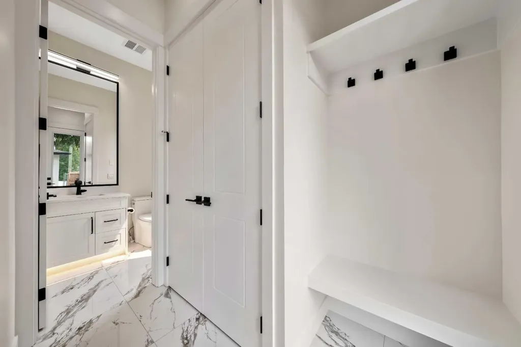 2431 23 Street NW Calgary AB T2M 3y3